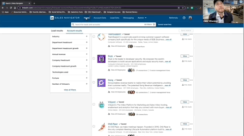 GIF showing how to customize alerts for accounts on the LinkedIn Sales Nav homepage